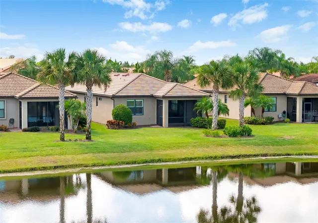 Photo 4 of Single family home for sale at 6726 Haverhill Ct, Bradenton, FL 34202 | MLS# A4703472 | Listing updated on 2026-10-20