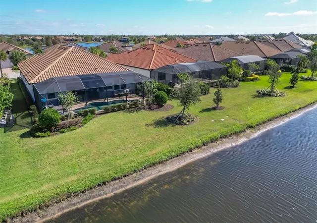 Photo 3 of Single family home for sale at 7028 Highgate Ln, Bradenton, FL 34202 | MLS# A4703508 | Listing updated on 2026-10-13