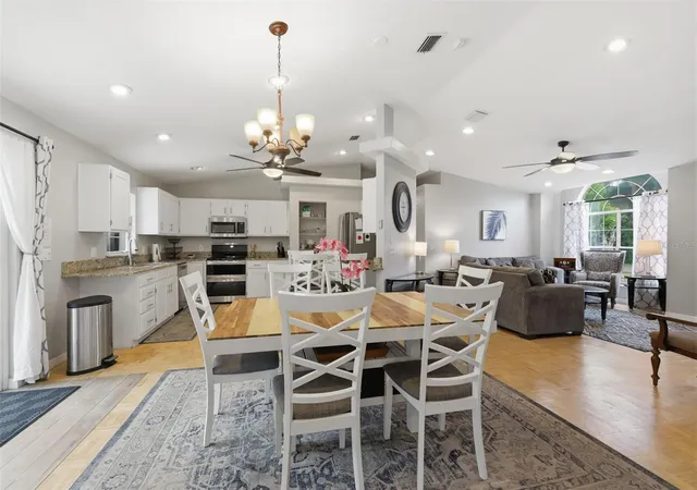 Photo 2 of Single family home for sale at 1095 E Wisconsin Ave, Deland, FL 32724 | MLS# V4950840 | Listing updated on 2026-10-09