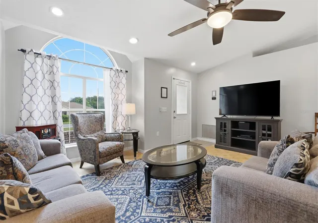 Photo 3 of Single family home for sale at 1095 E Wisconsin Ave, Deland, FL 32724 | MLS# V4950840 | Listing updated on 2026-10-09