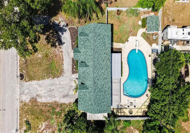 Photo 3 of Single family home for sale at 404 Clarissa Dr, Brandon, FL 33511 | MLS# TB8540667 | Listing updated on 2026-10-21