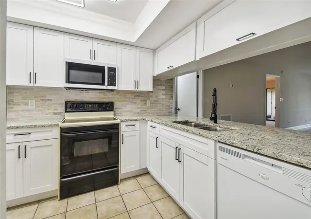 Listing Photo 4 - Condo for sale in building located at 4800 Brittany Dr S, ST PETERSBURG, FL 33715 - Unit #102