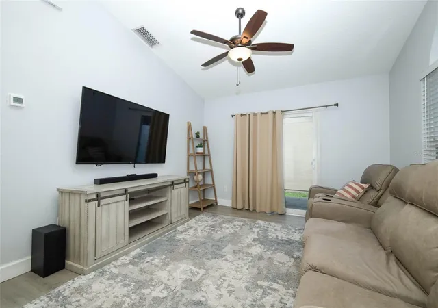 Photo 4 of Single family home for sale at 412 Horizon Dr, Winter Springs, FL 32708 | MLS# O6435319 | Listing updated on 2026-09-27