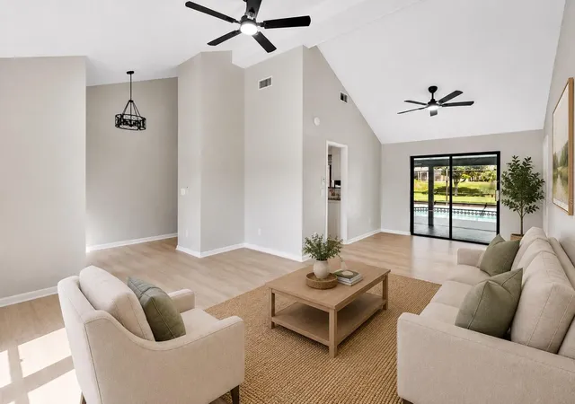 Photo 3 of Sale Pending at 5313 Jade Cir, Belle Isle, FL 32812 | MLS# S5156006 | Listing updated on 2026-09-11