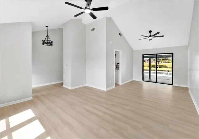Photo 3 of Sale Pending at 5313 Jade Cir, Belle Isle, FL 32812 | MLS# S5156006 | Listing updated on 2026-10-27