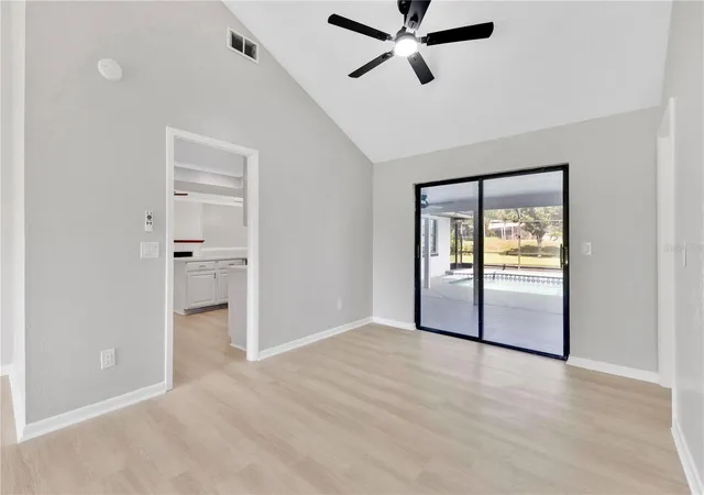 Photo 4 of Sale Pending at 5313 Jade Cir, Belle Isle, FL 32812 | MLS# S5156006 | Listing updated on 2026-10-27