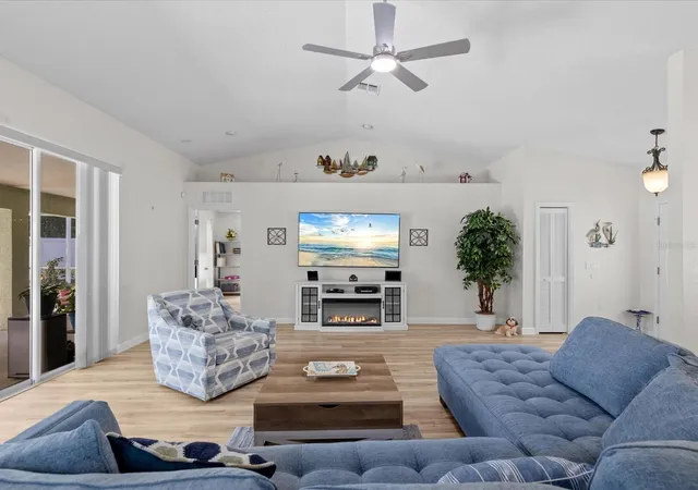 Photo 3 of Single family home for sale at 5733 Cactus Cir, Spring Hill, FL 34606 | MLS# W7888794 | Listing updated on 2026-09-24