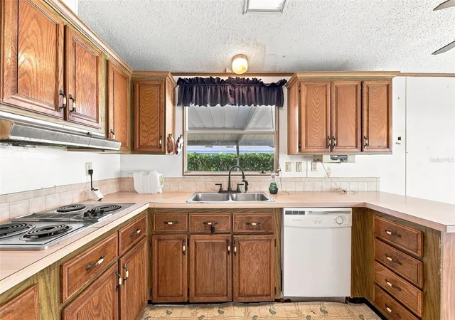 Photo 4 of Manufactured home for sale at 3215 Wekiva Rd, Tavares, FL 32778 | MLS# O6435474 | Listing updated on 2026-09-11