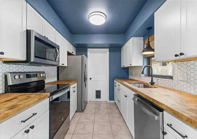 Single family home for sale at 1840 Rita St, SARASOTA, FL 34231 | MLS# A4703660 | Listing updated on 2026-10-06