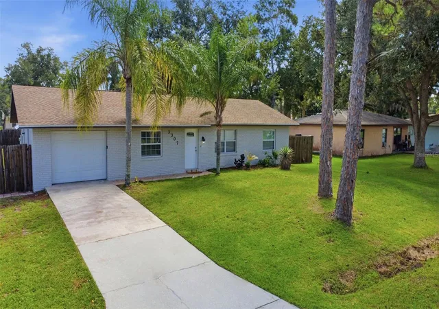 Photo 3 of Sale Pending at 3307 Pine Tree Dr, Edgewater, FL 32141 | MLS# V4950871 | Listing updated on 2026-09-24