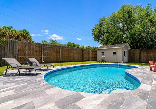 Photo 2 of Single family home for sale at 2861 Indianwood Dr, Sarasota, FL 34232 | MLS# A4703738 | Listing updated on 2026-10-06