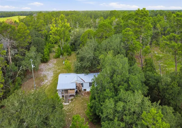 Photo 3 of Manufactured home for sale at 39913 Swift Rd, Eustis, FL 32736 | MLS# OM730905 | Listing updated on 2026-09-14