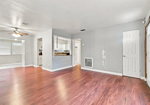 Photo 3 of Single family home for sale at 3519 Calumet Dr, Orlando, FL 32810 | MLS# V4950881 | Listing updated on 2026-10-07