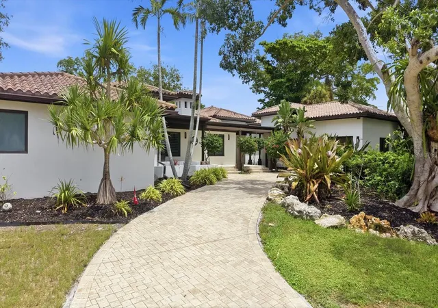 Photo 3 of Single family home for sale at 829 Idlewild Way, Sarasota, FL 34242 | MLS# A4703817 | Listing updated on 2026-10-15