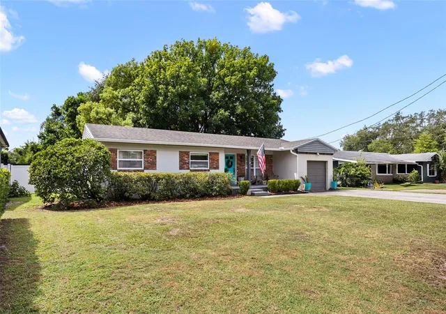Photo 2 of Single family home for sale at 2126 Albert Lee Pkwy, Winter Park, FL 32789 | MLS# O6435973 | Listing updated on 2026-10-07