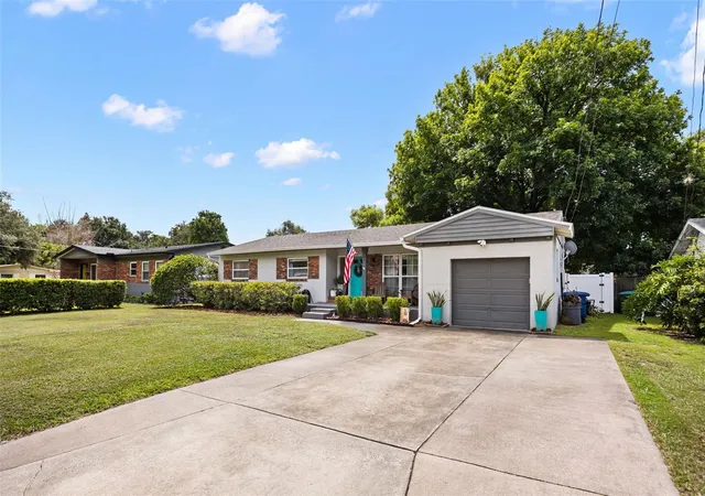 Photo 3 of Single family home for sale at 2126 Albert Lee Pkwy, Winter Park, FL 32789 | MLS# O6435973 | Listing updated on 2026-10-07