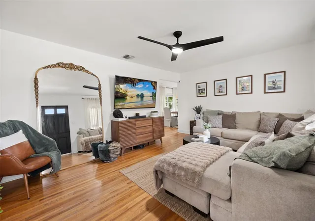 Photo 3 of Single family home for sale at 2126 Albert Lee Pkwy, Winter Park, FL 32789 | MLS# O6435973 | Listing updated on 2026-10-07