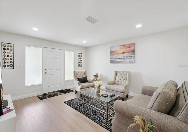 Photo 3 of Single family home for sale at 461 Vihlen Rd, Sanford, FL 32771 | MLS# O6436076 | Listing updated on 2026-09-12