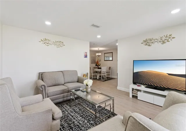 Photo 3 of Single family home for sale at 461 Vihlen Rd, Sanford, FL 32771 | MLS# O6436076 | Listing updated on 2026-10-08