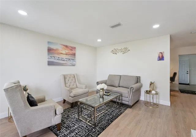Photo 4 of Single family home for sale at 461 Vihlen Rd, Sanford, FL 32771 | MLS# O6436076 | Listing updated on 2026-10-08