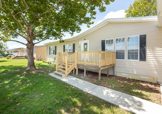 Photo 3 of Manufactured home for sale at 8336 Chance Dr, Lakeland, FL 33809 | MLS# W7888859 | Listing updated on 2026-09-25