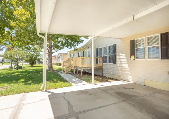 Photo 3 of Manufactured home for sale at 8336 Chance Dr, Lakeland, FL 33809 | MLS# W7888859 | Listing updated on 2026-09-25