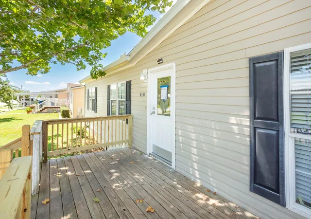 Photo 4 of Manufactured home for sale at 8336 Chance Dr, Lakeland, FL 33809 | MLS# W7888859 | Listing updated on 2026-09-25