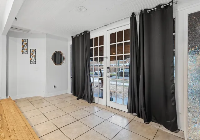 Photo 3 of Single family home for sale at 816 E Jefferson St, Orlando, FL 32801 | MLS# O6436220 | Listing updated on 2026-10-06