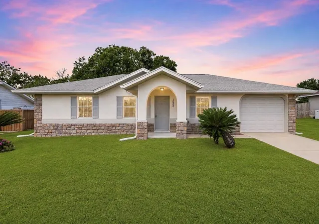 Photo 1 of Sale Pending at 10808 Se 43rd Ave, Belleview, FL 34420 | MLS# OM730975 | Listing updated on 2026-09-24