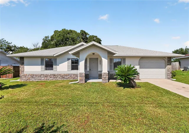 Photo 2 of Sale Pending at 10808 Se 43rd Ave, Belleview, FL 34420 | MLS# OM730975 | Listing updated on 2026-09-24