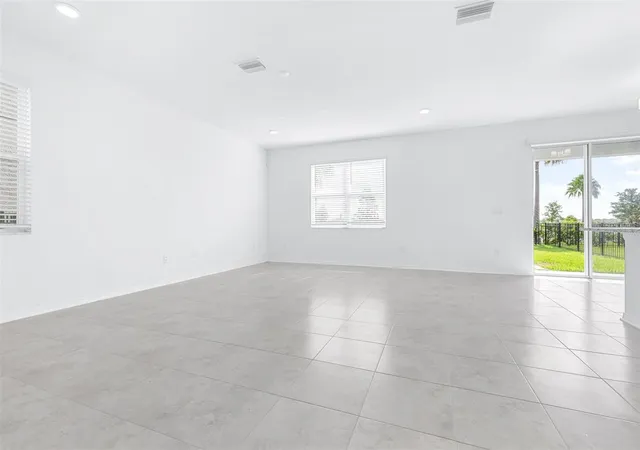 Photo 4 of Single family home for sale at 5246 Currant St, Lakeland, FL 33811 | MLS# TB8542055 | Listing updated on 2026-09-28