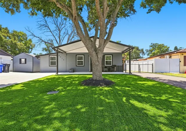 Photo 3 of Single family home for sale at 8015 Tudor Pl, Tampa, FL 33610 | MLS# TB8542061 | Listing updated on 2026-10-06