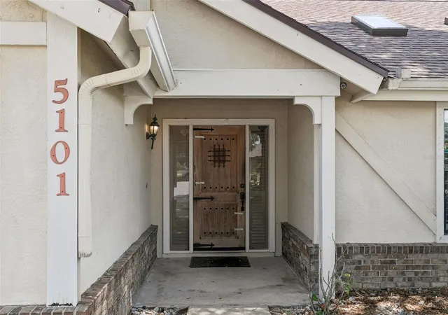 Photo 4 of Single family home for sale at 5101 Goldenwood Dr, Orlando, FL 32817 | MLS# O6436279 | Listing updated on 2026-10-20