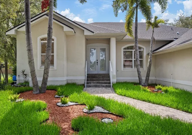 Photo 2 of Single family home for sale at 2706 Skimmer Point Dr S, Gulfport, FL 33707 | MLS# TB8542125 | Listing updated on 2026-10-07