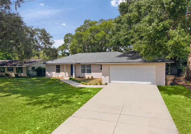 Photo 3 of Single family home for sale at 36127 Pine Tree St, Fruitland Park, FL 34731 | MLS# G5116924 | Listing updated on 2026-09-28