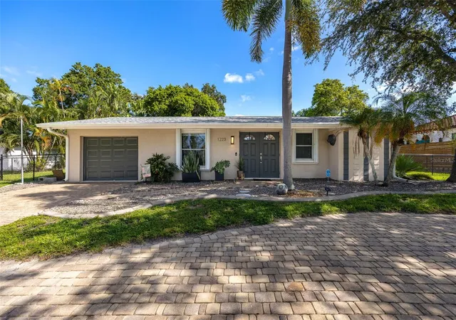Photo 3 of Single family home for sale at 1223 Biltmore Dr, Fort Myers, FL 33901 | MLS# C7529950 | Listing updated on 2026-09-29