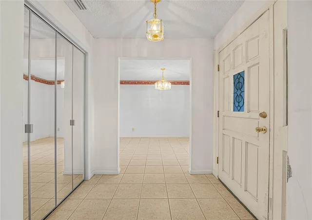 Photo 4 of Single family home for sale at 6050 Lunn Rd, Lakeland, FL 33811 | MLS# L4964530 | Listing updated on 2026-10-30