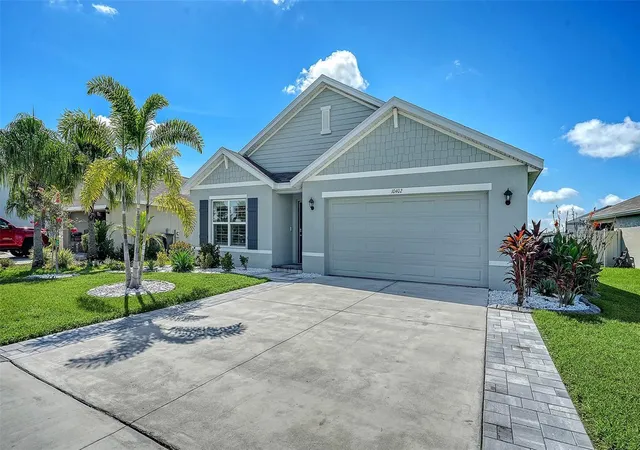 Photo 4 of Single family home for sale at 10402 Charlotte Dr, Parrish, FL 34219 | MLS# A4703961 | Listing updated on 2026-10-12
