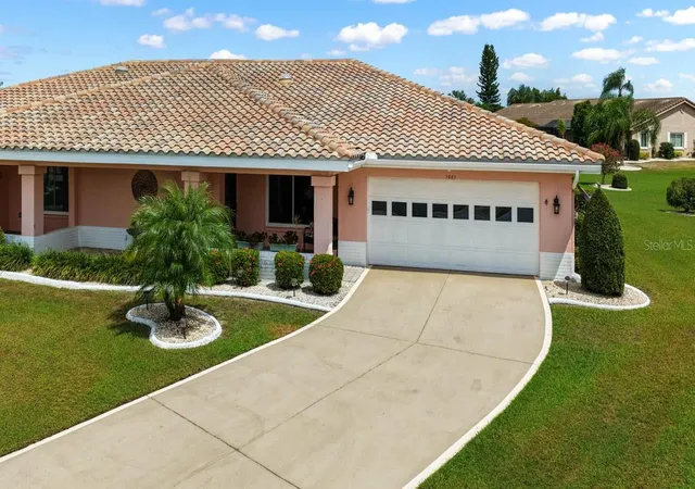 Photo 3 of Single family home for sale at 1001 Ardmore Wy, Sun City Center, FL 33573 | MLS# TB8542224 | Listing updated on 2026-09-08