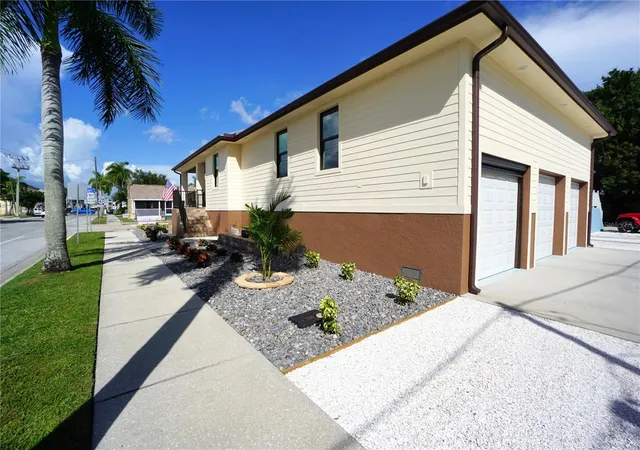 Photo 4 of Single family home for sale at 301 Goldstein St, Punta Gorda, FL 33950 | MLS# C7529965 | Listing updated on 2026-10-06
