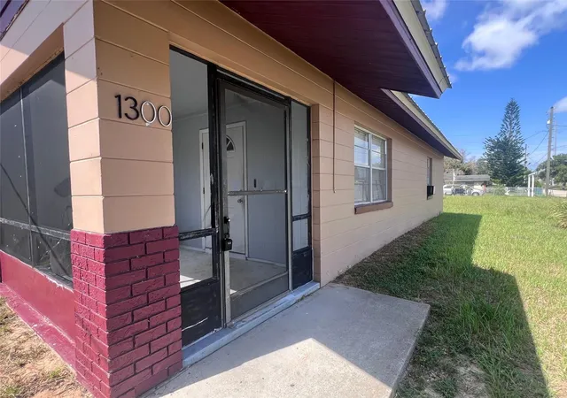 Photo 2 of Single family home for sale at 1300 S Carolina Ave, Avon Park, FL 33825 | MLS# L4964546 | Listing updated on 2026-09-25