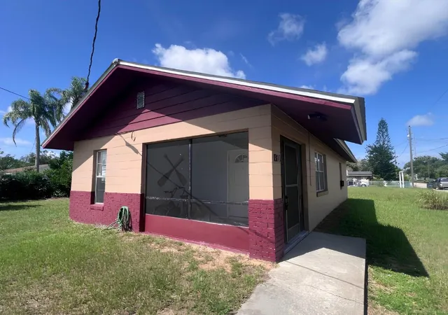 Photo 3 of Single family home for sale at 1300 S Carolina Ave, Avon Park, FL 33825 | MLS# L4964546 | Listing updated on 2026-09-25