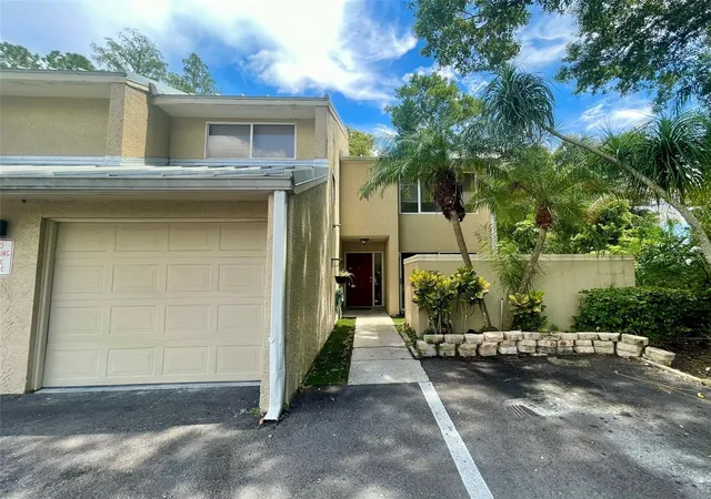 Townhouse for sale at 13001 Arborview Pl, TAMPA, FL 33618 | MLS# TB8542338