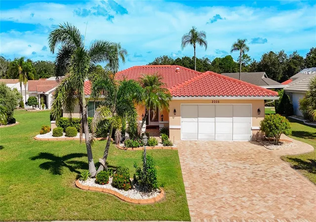 Photo 2 of Single family home for sale at 2005 New Bedford Dr, Sun City Center, FL 33573 | MLS# TB8542458 | Listing updated on 2026-09-15