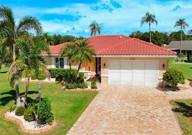 Photo 3 of Single family home for sale at 2005 New Bedford Dr, Sun City Center, FL 33573 | MLS# TB8542458 | Listing updated on 2026-09-15