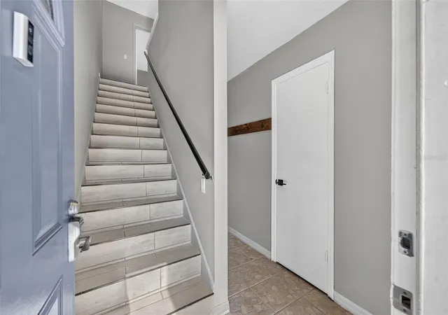 Photo 3 of House for sale at 557 Verbena Ct, Orlando, FL 32807 | MLS# O6436605 | Listing updated on 2026-10-09