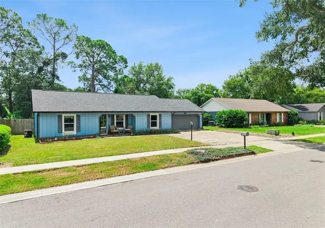 Photo 3 of Single family home for sale at 203 Cottonwood Dr, Winter Springs, FL 32708 | MLS# O6436607 | Listing updated on 2026-10-08