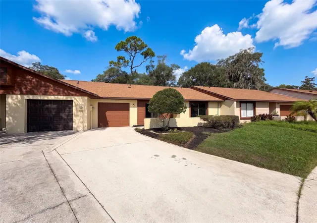 Photo 1 of Townhouse for sale at 190 Pine Knoll Ct, Casselberry, FL 32707 | MLS# O6436641 | Listing updated on 2026-09-25