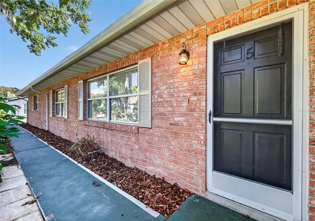 Photo 2 of Single family home for sale at 5 Hermosa Dr, Eustis, FL 32726 | MLS# G5116979 | Listing updated on 2026-09-15