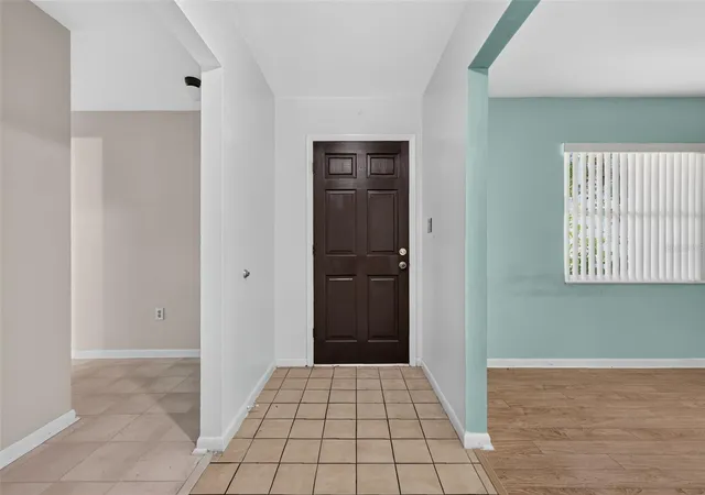 Photo 4 of Single family home for sale at 5 Hermosa Dr, Eustis, FL 32726 | MLS# G5116979 | Listing updated on 2026-09-15